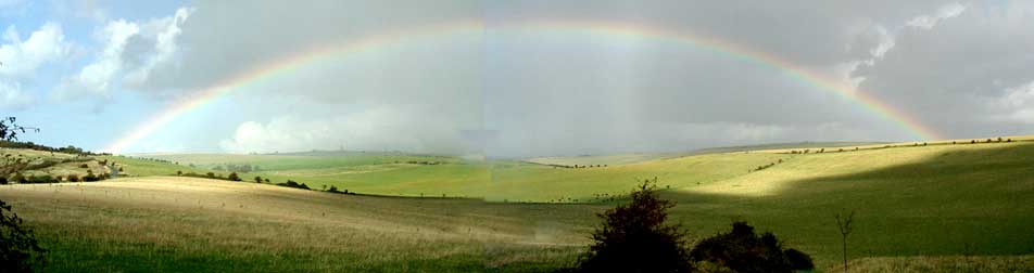 Rainbow to the north-east of the southern car park on Mill Hill